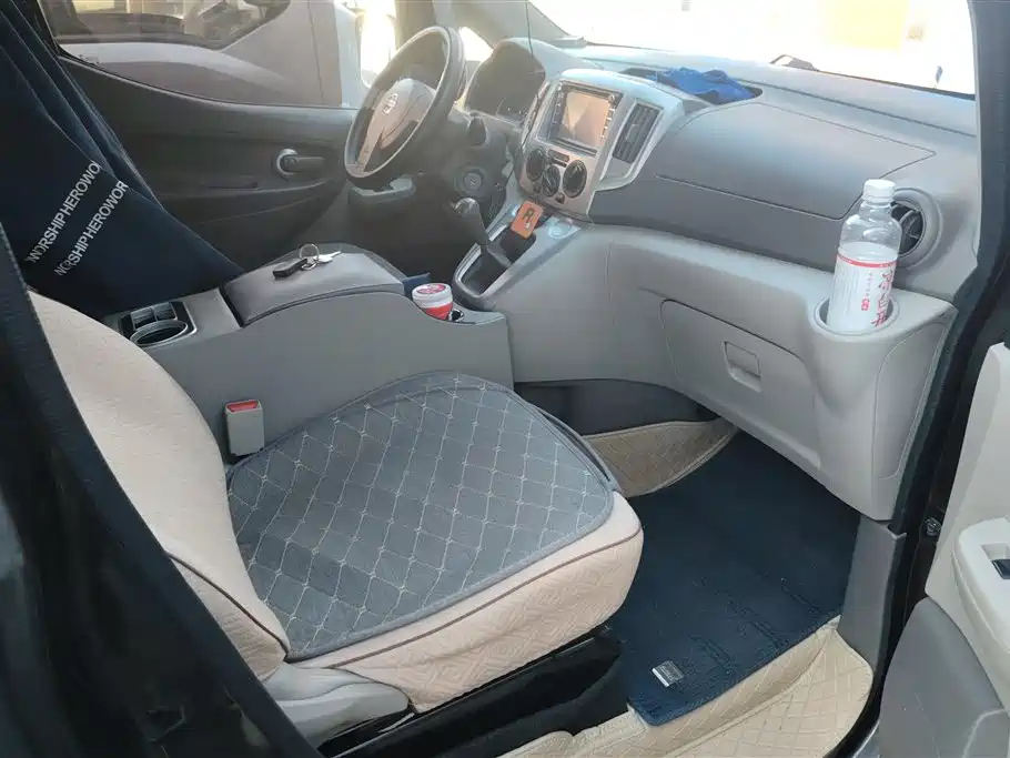 NISSAN NV200 2014