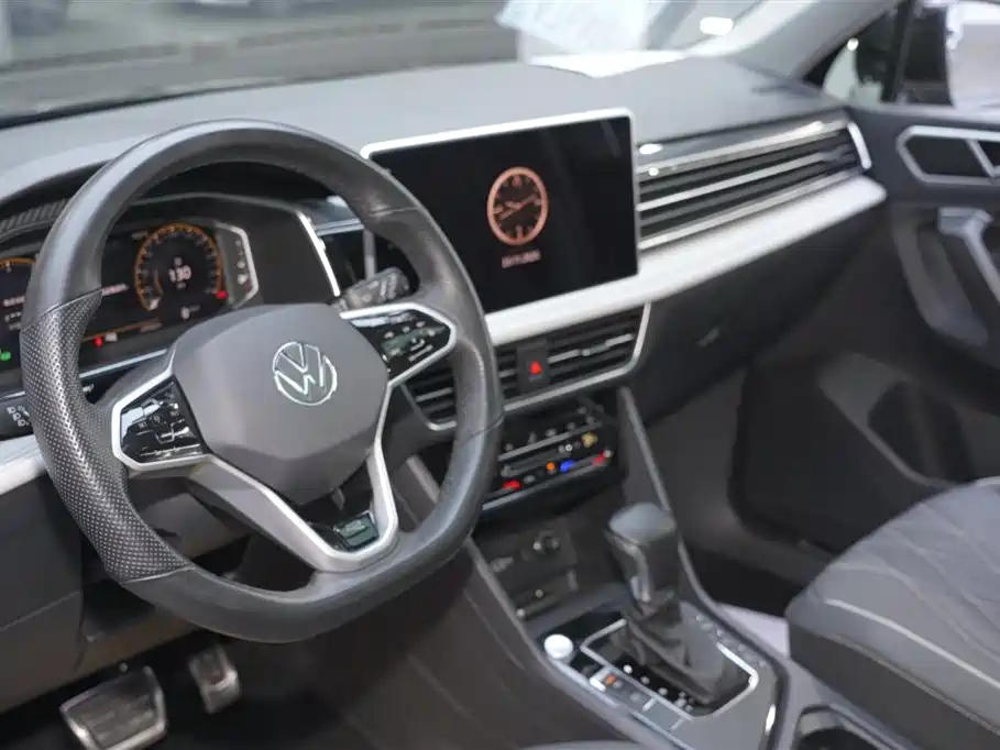 VOLKSWAGEN TIGUAN L 2022