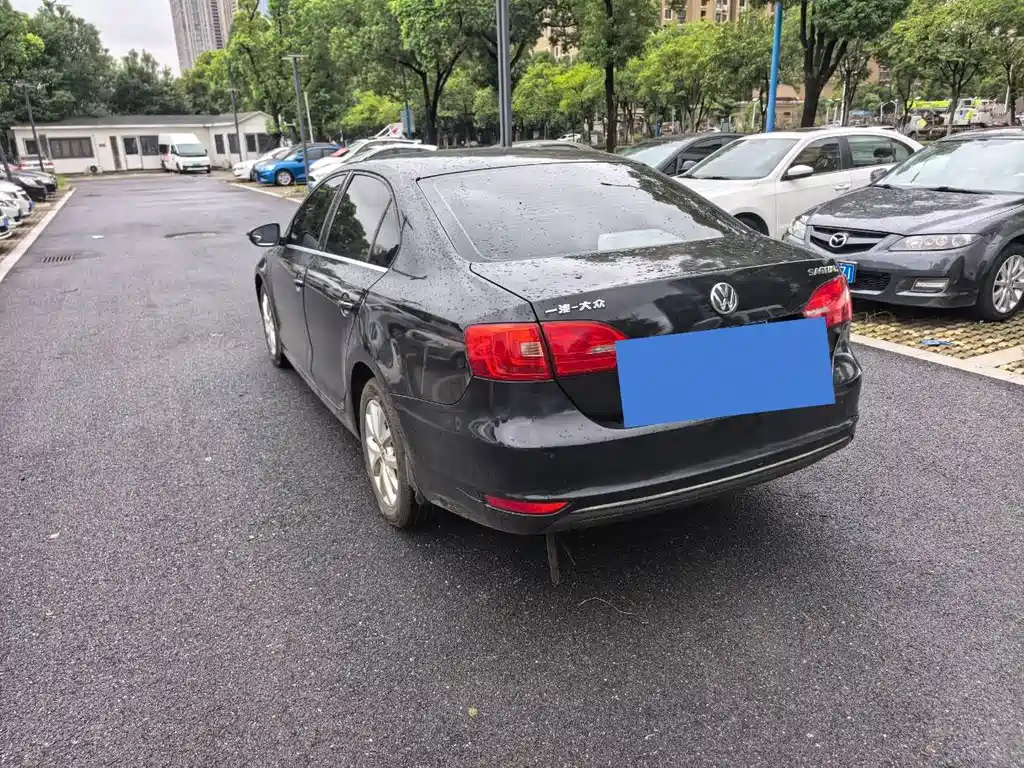 VOLKSWAGEN SAGITAR 2012