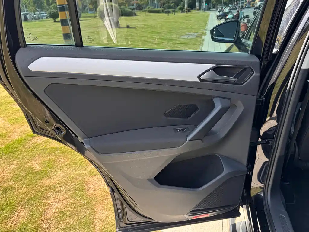 VOLKSWAGEN TIGUAN 2017