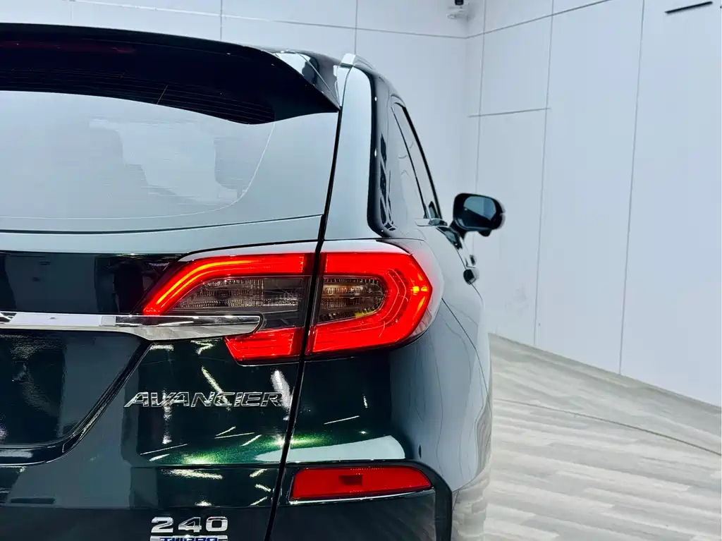 HONDA AVANCIER 2017