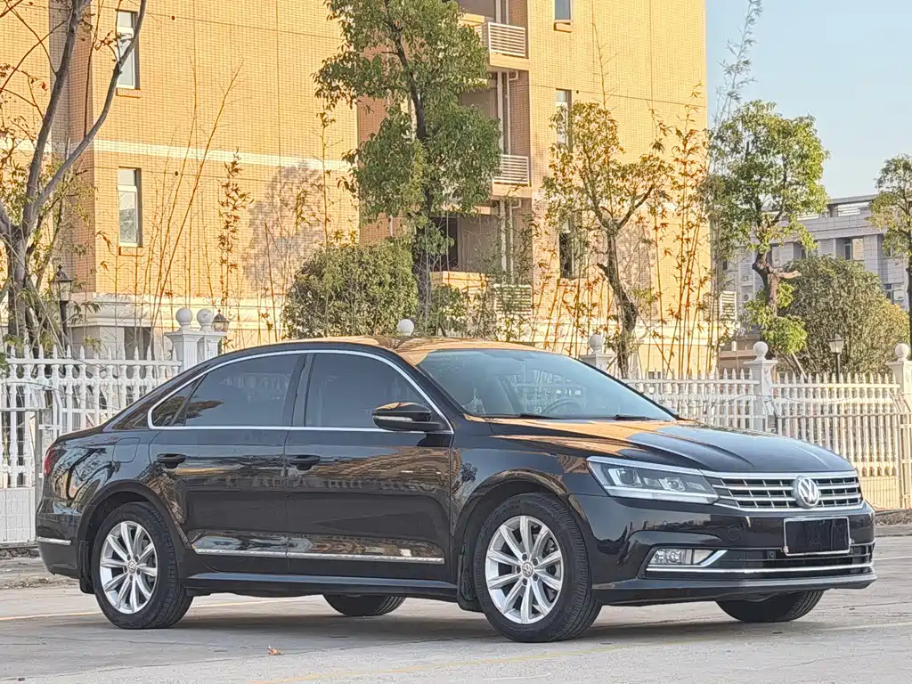 VOLKSWAGEN PASSAT 2016