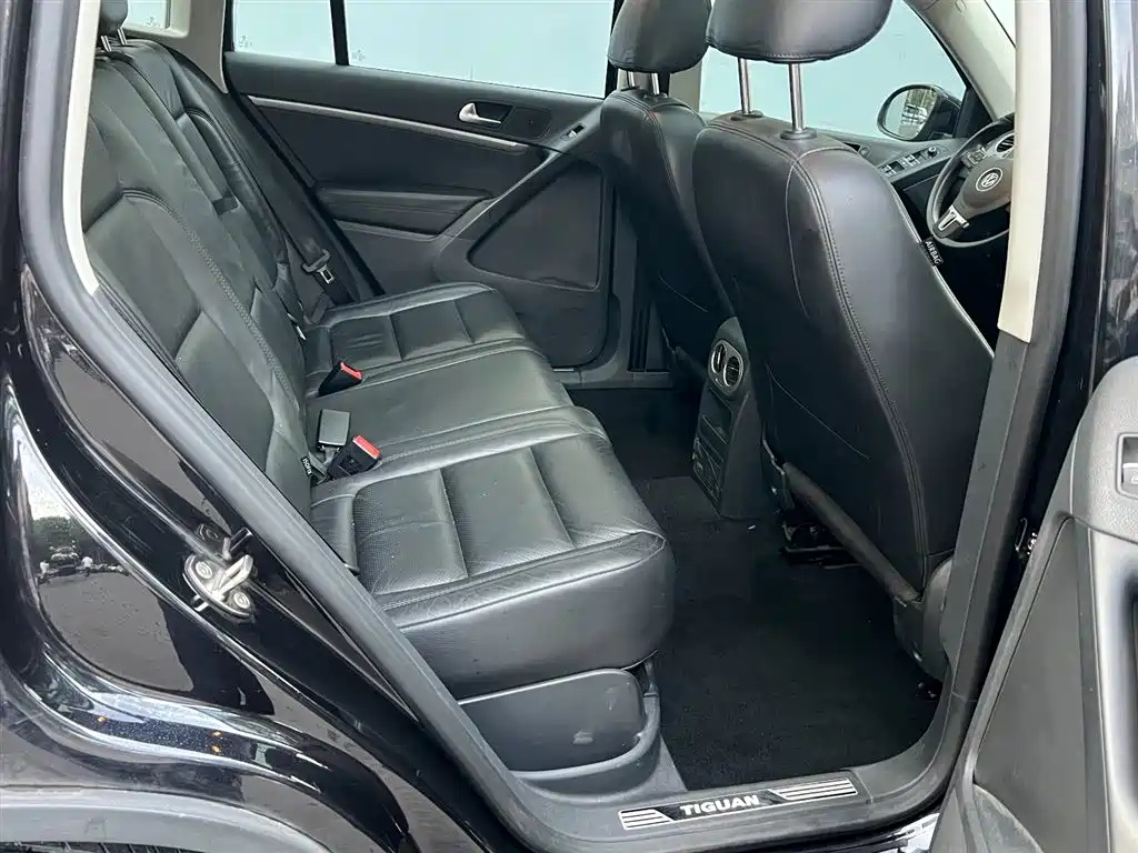 VOLKSWAGEN TIGUAN 2015