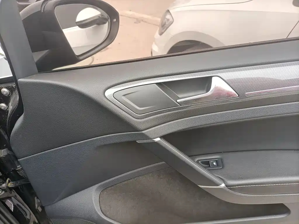 VOLKSWAGEN GOLF 2020