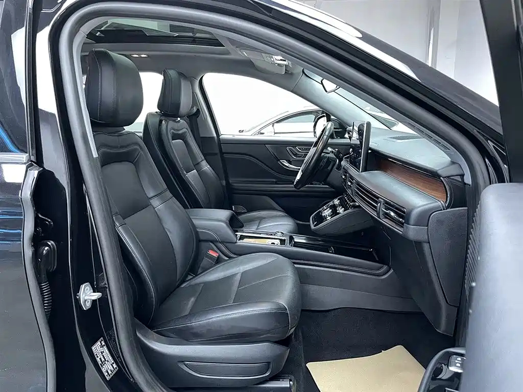 LINCOLN ADVENTURER 2020