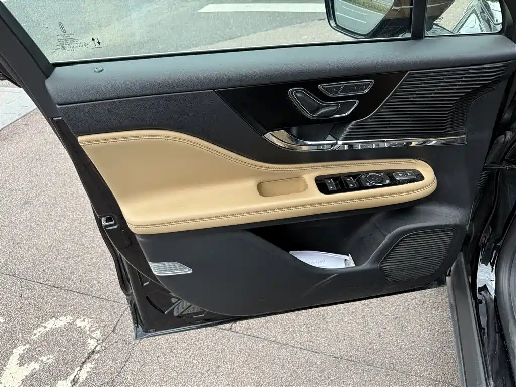 LINCOLN ADVENTURER 2020