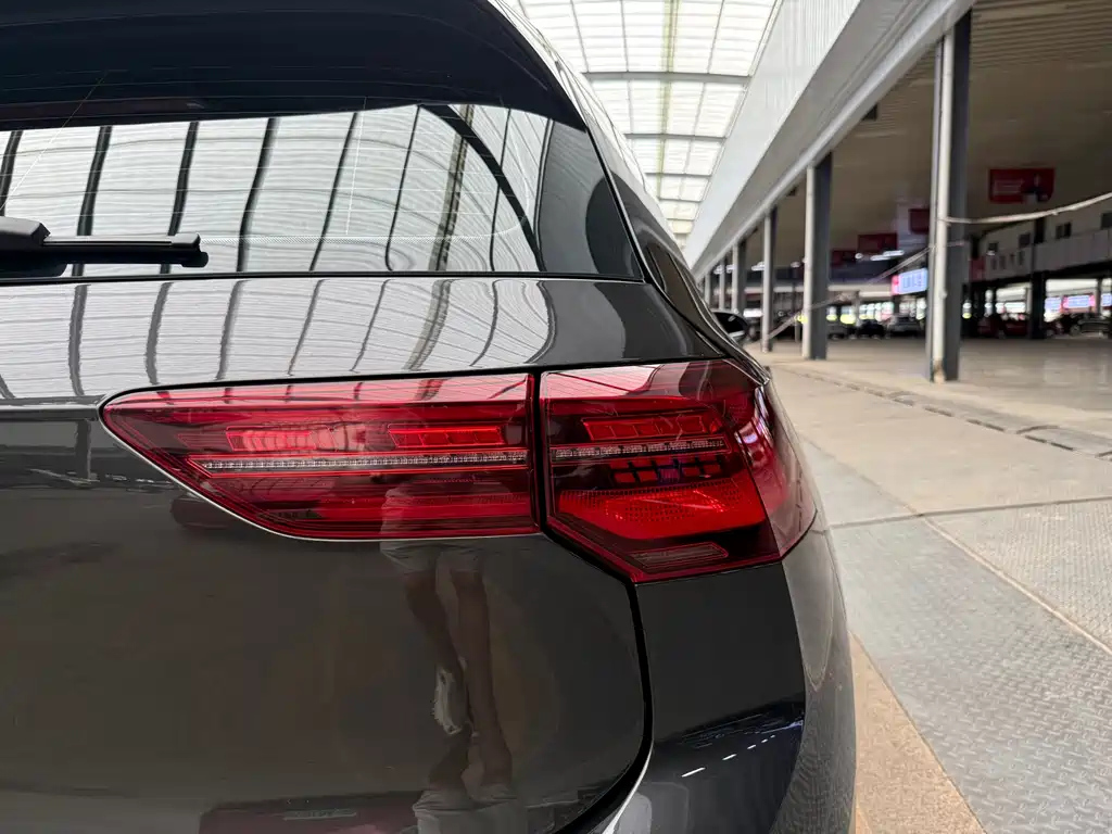 VOLKSWAGEN GOLF GTI 2021