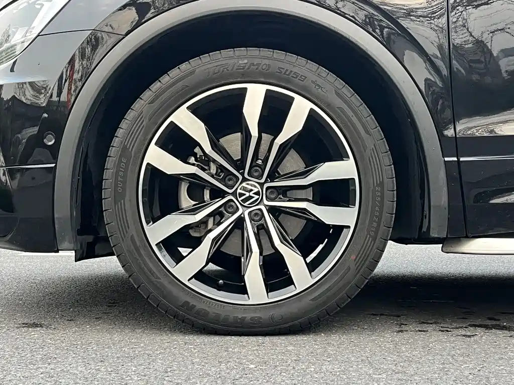 VOLKSWAGEN TIGUAN L 2021