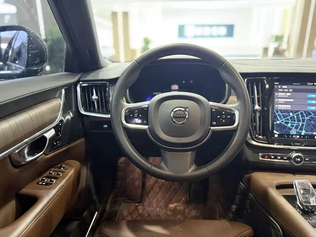 VOLVO S90 2023