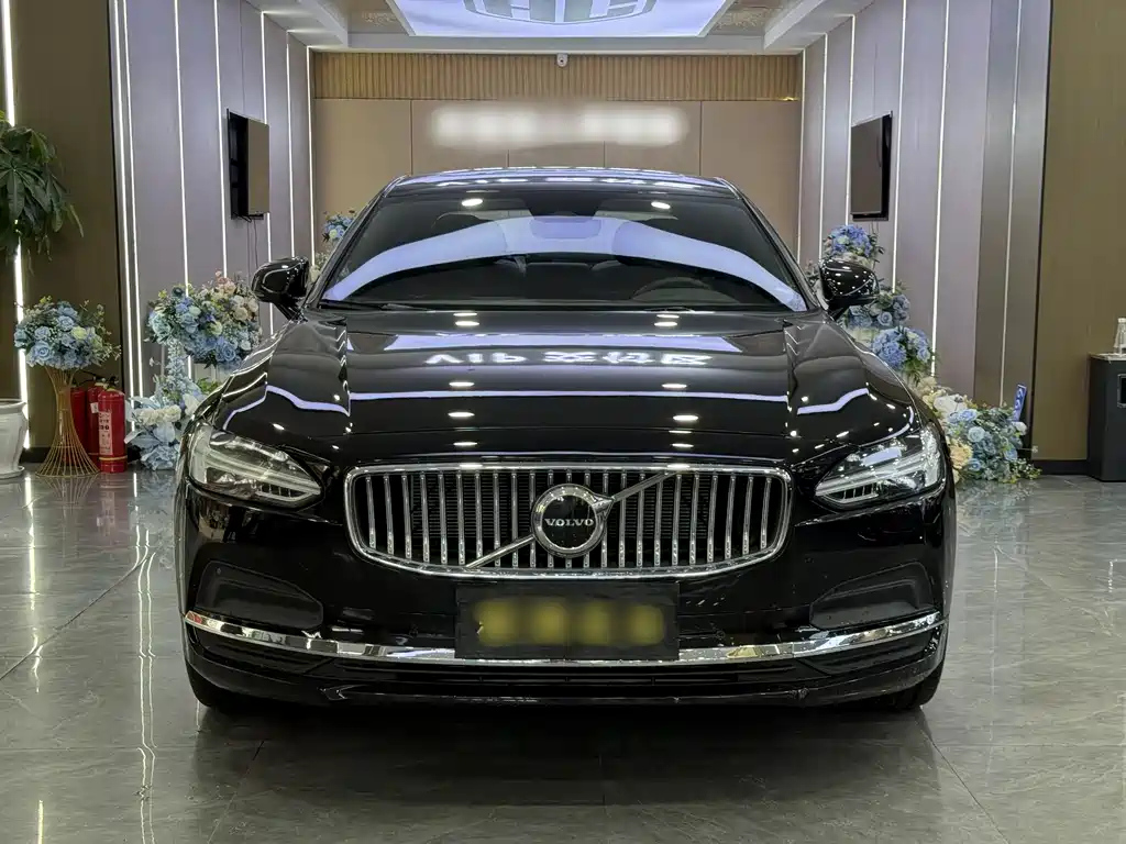 VOLVO S90 2023
