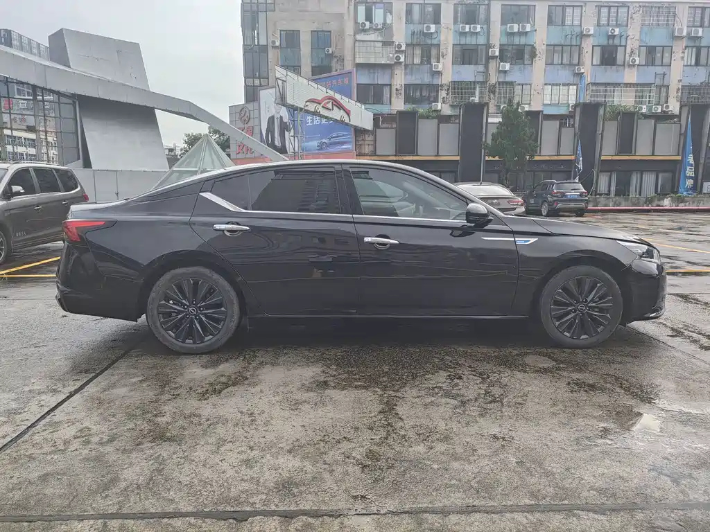 NISSAN TEANA 2023