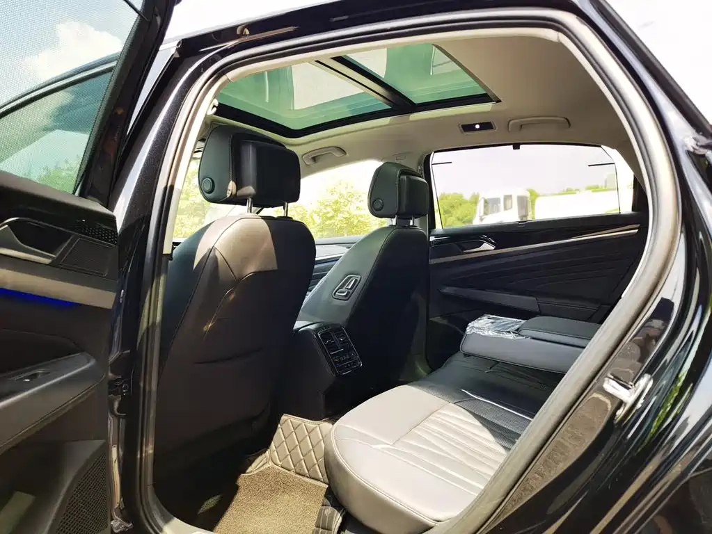 VOLKSWAGEN PASSAT 2023