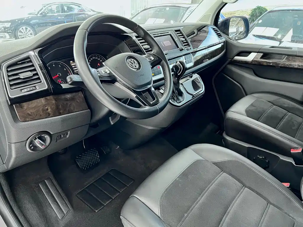 VOLKSWAGEN MULTIVAN 2019