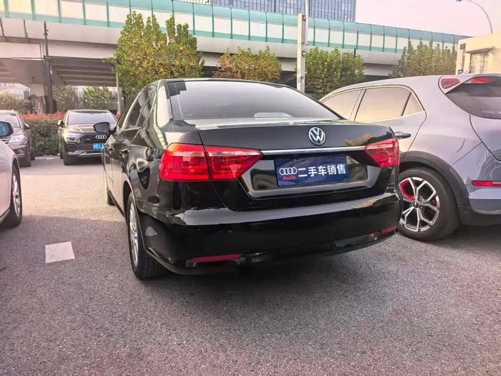 VOLKSWAGEN LAVIDA 2014