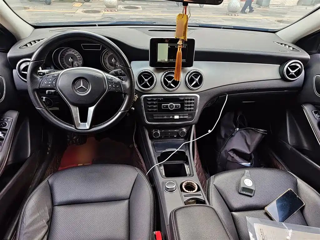 MERCEDES BENZ GLA 2015