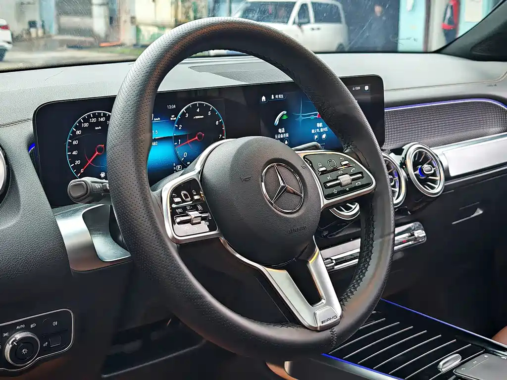 MERCEDES BENZ GLB 2023