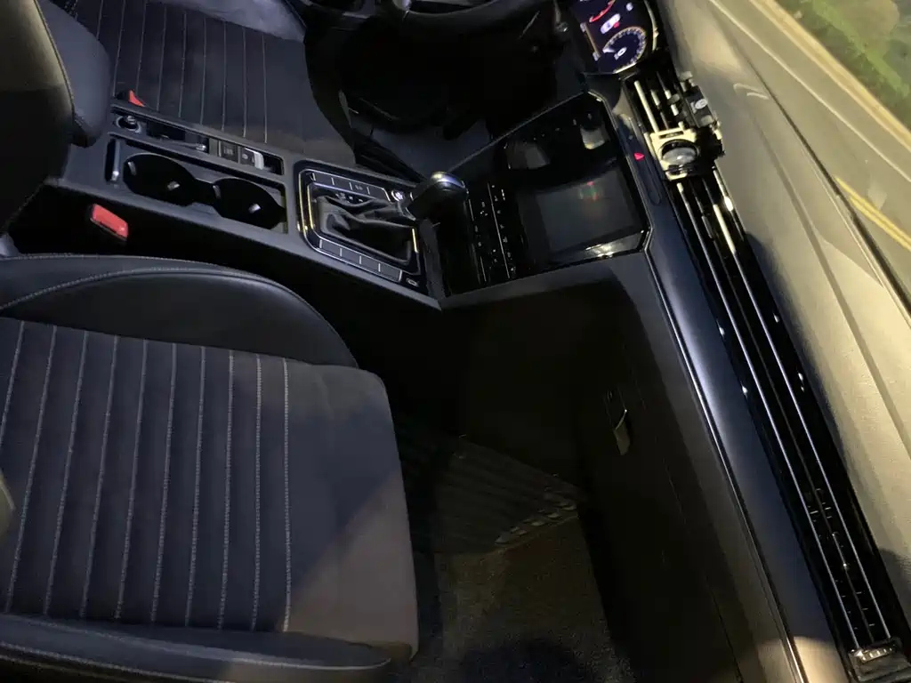 VOLKSWAGEN MAGOTAN 2020