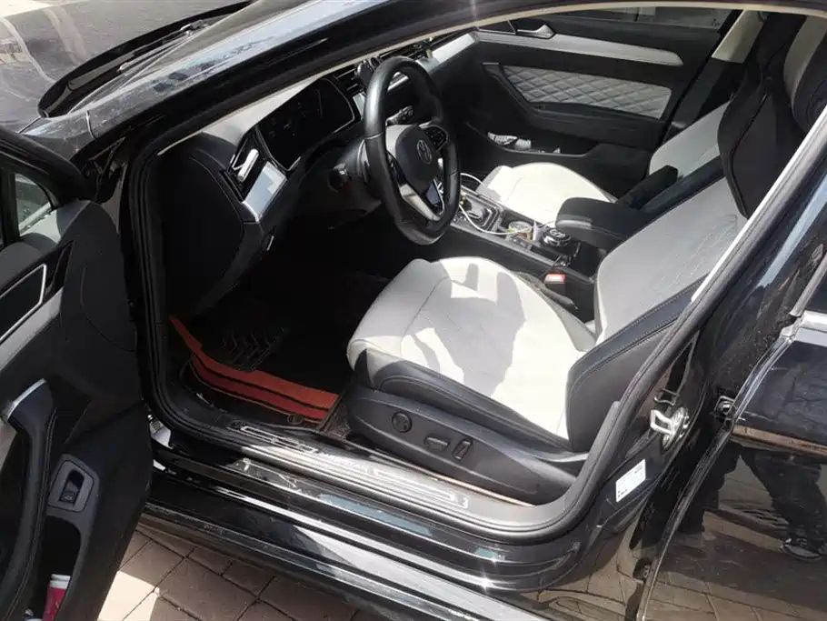 VOLKSWAGEN MAGOTAN 2020