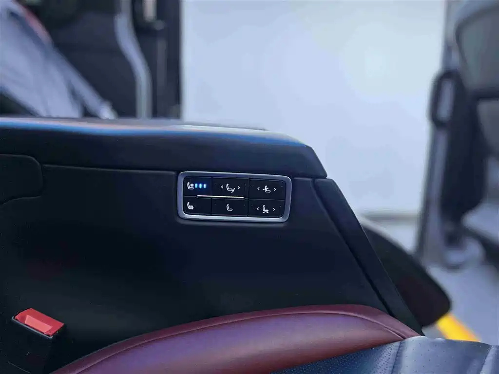 FORD TOUREO 2023