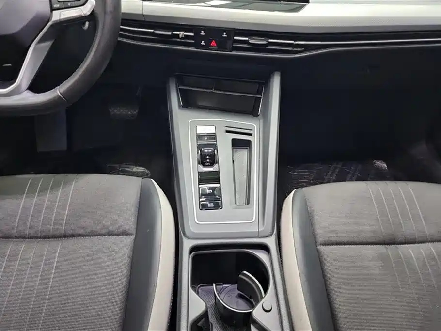 VOLKSWAGEN GOLF 2021