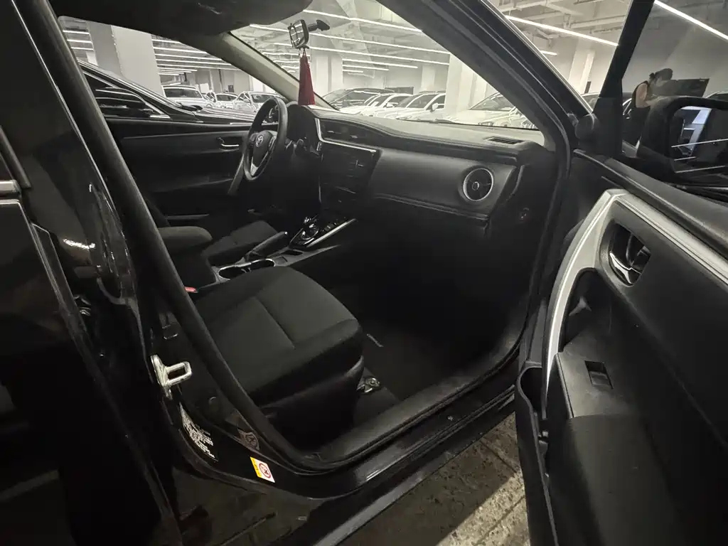 TOYOTA COROLLA 2017