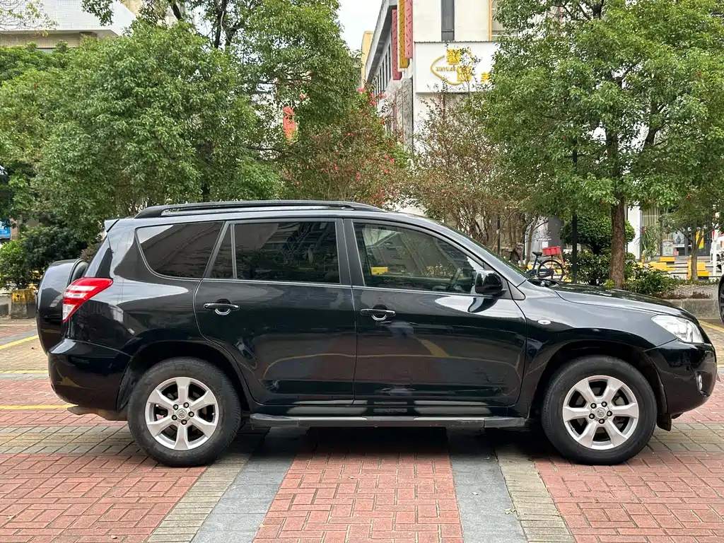 TOYOTA RAV4 RONGFANG 2011