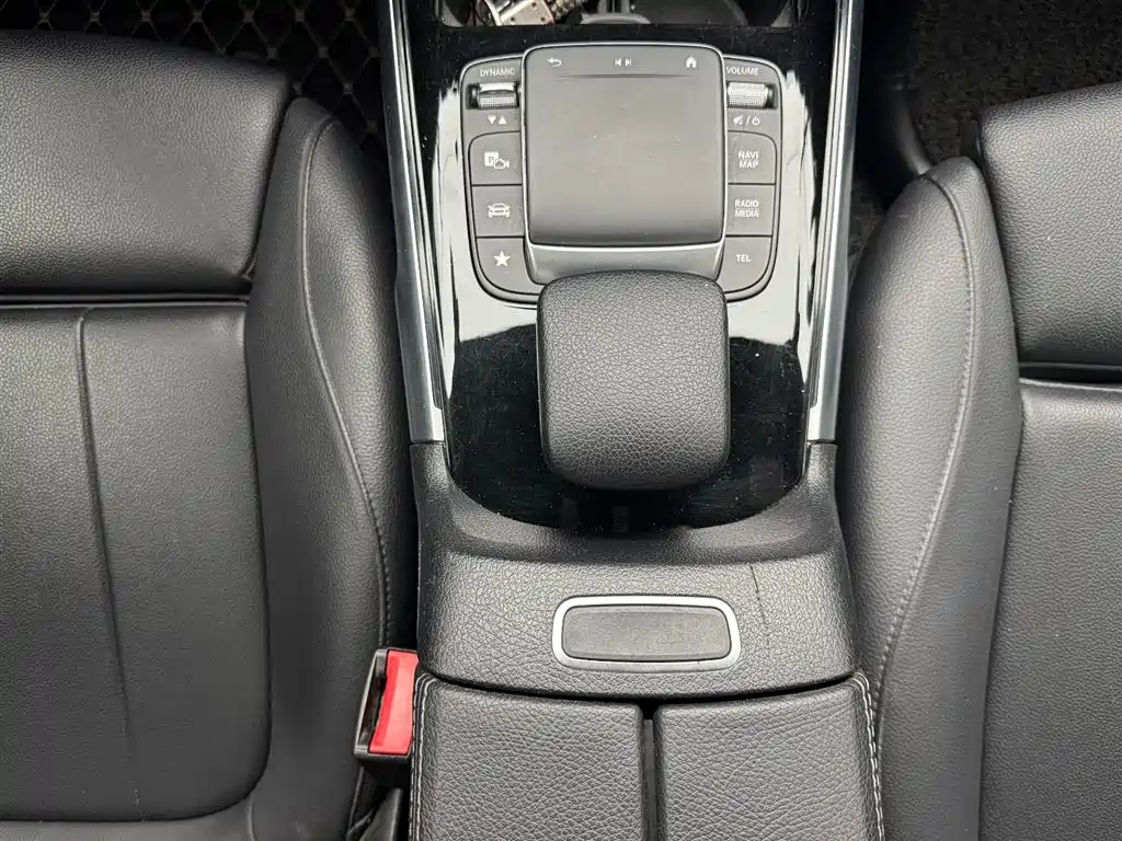 MERCEDES BENZ GLB 2021