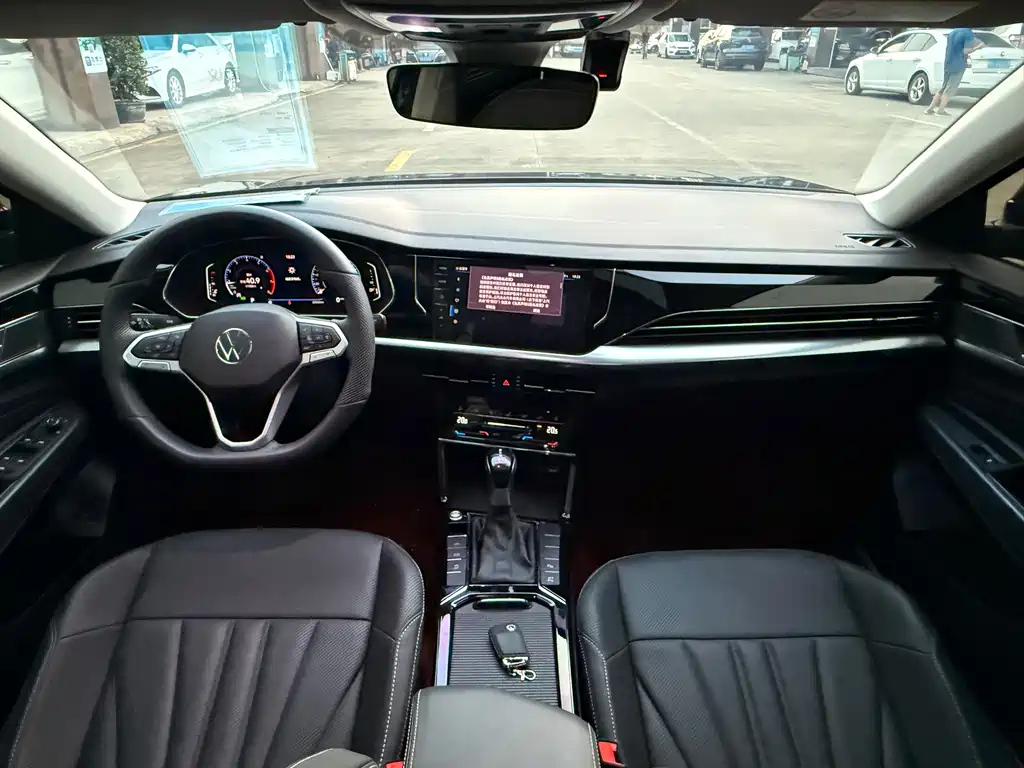 VOLKSWAGEN PASSAT 2025