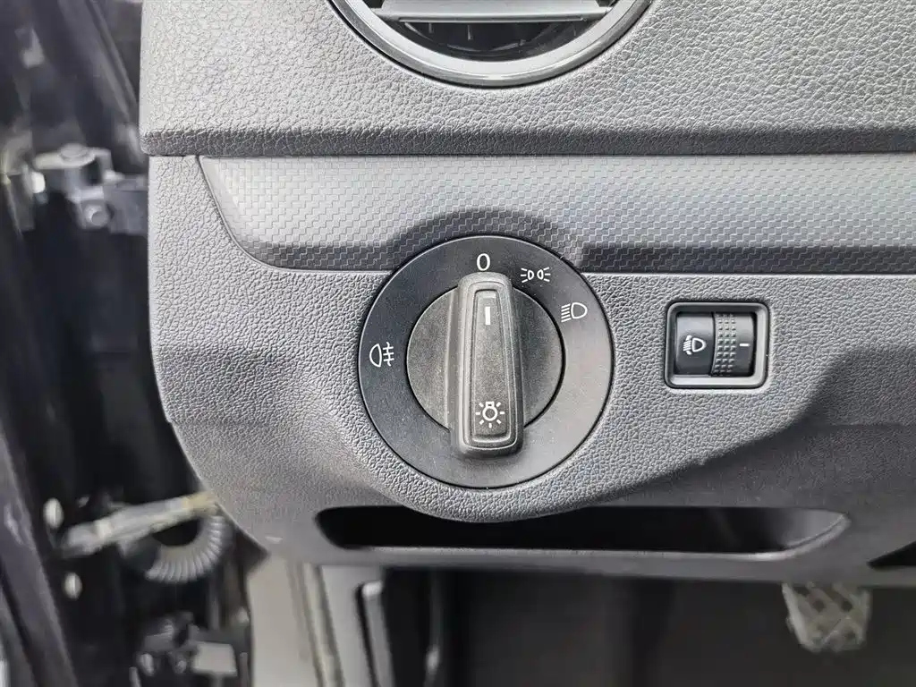 VOLKSWAGEN JETTA 2015