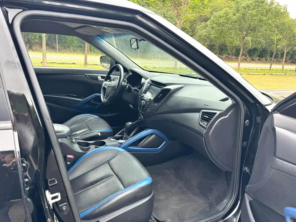 HYUNDAI VELOSTER 2013