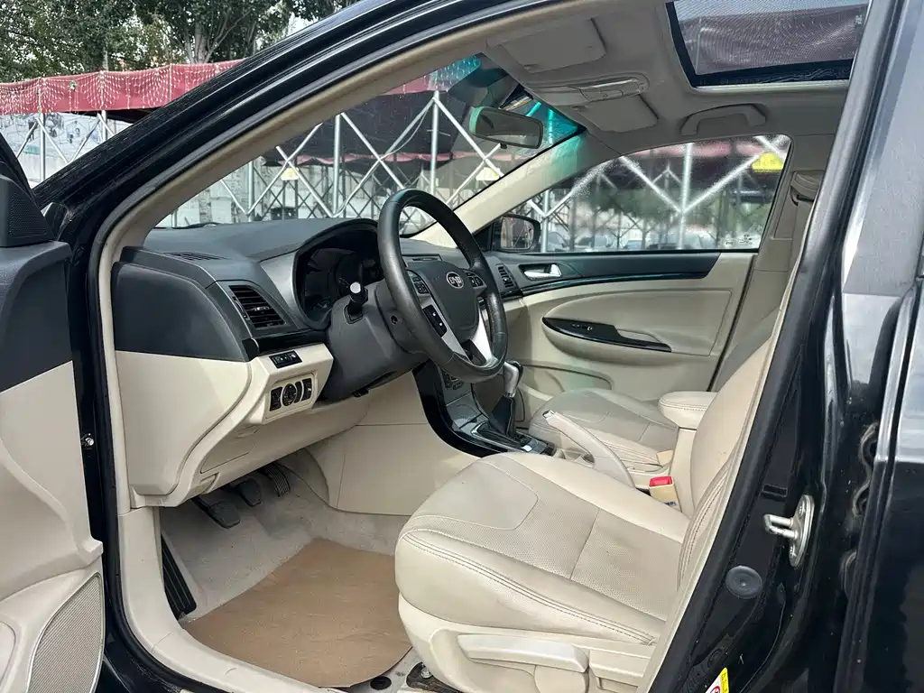 BYD SURUI 2014