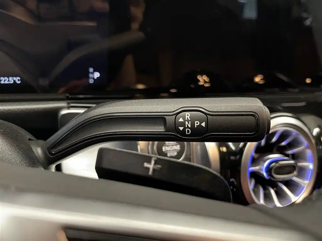 MERCEDES BENZ GLB 2024