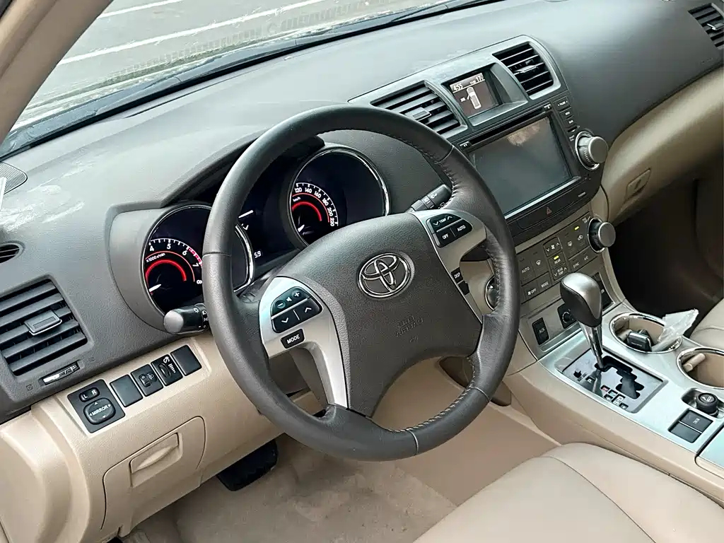 TOYOTA HIGHLANDER 2014