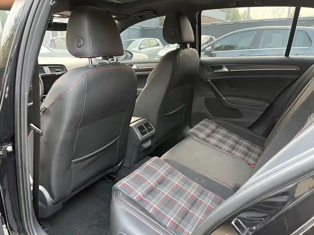 VOLKSWAGEN GOLF GTI 2019