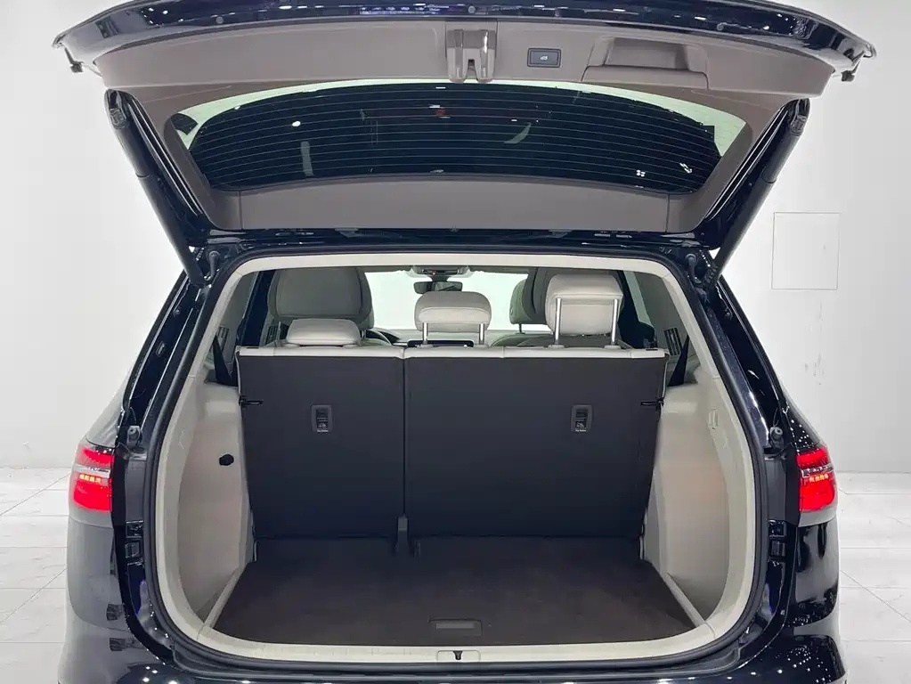 VOLKSWAGEN VILORAN 2023