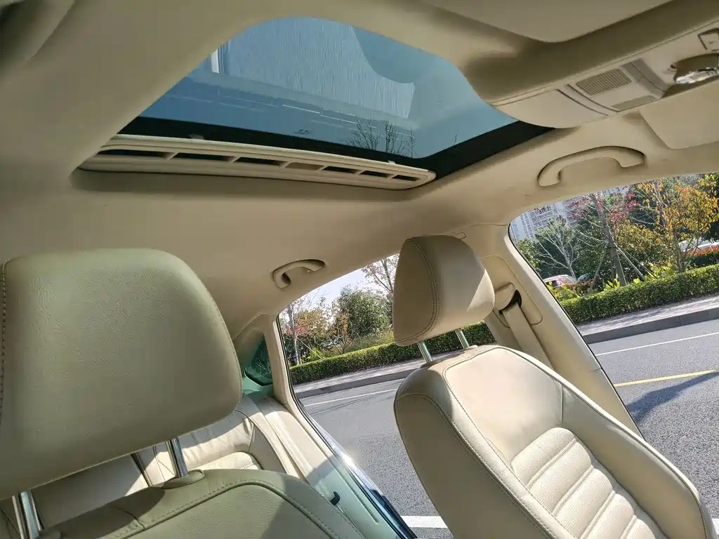 VOLKSWAGEN PASSAT 2013