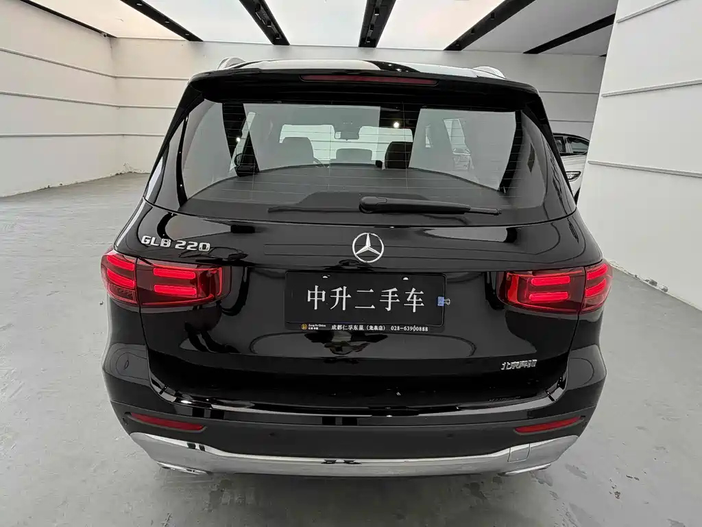 MERCEDES BENZ GLB 2025