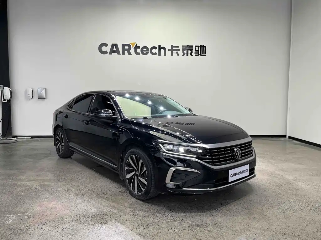 VOLKSWAGEN PASSAT 2024
