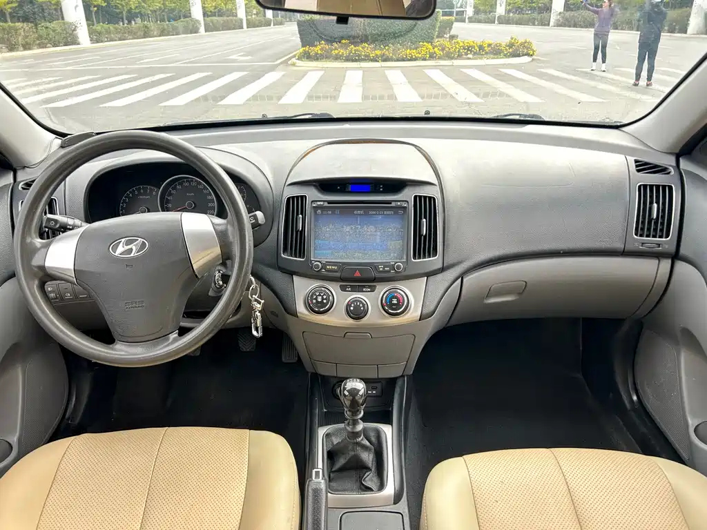 HYUNDAI CELESTA 2015