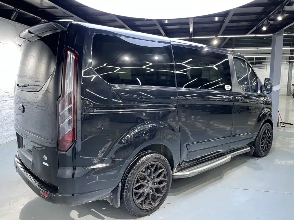 FORD TOUREO 2017