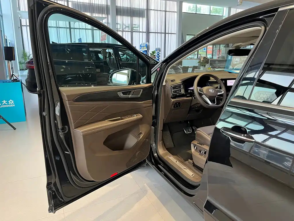 VOLKSWAGEN VILORAN 2024