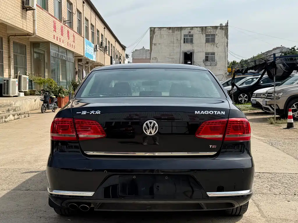 VOLKSWAGEN MAGOTAN 2016