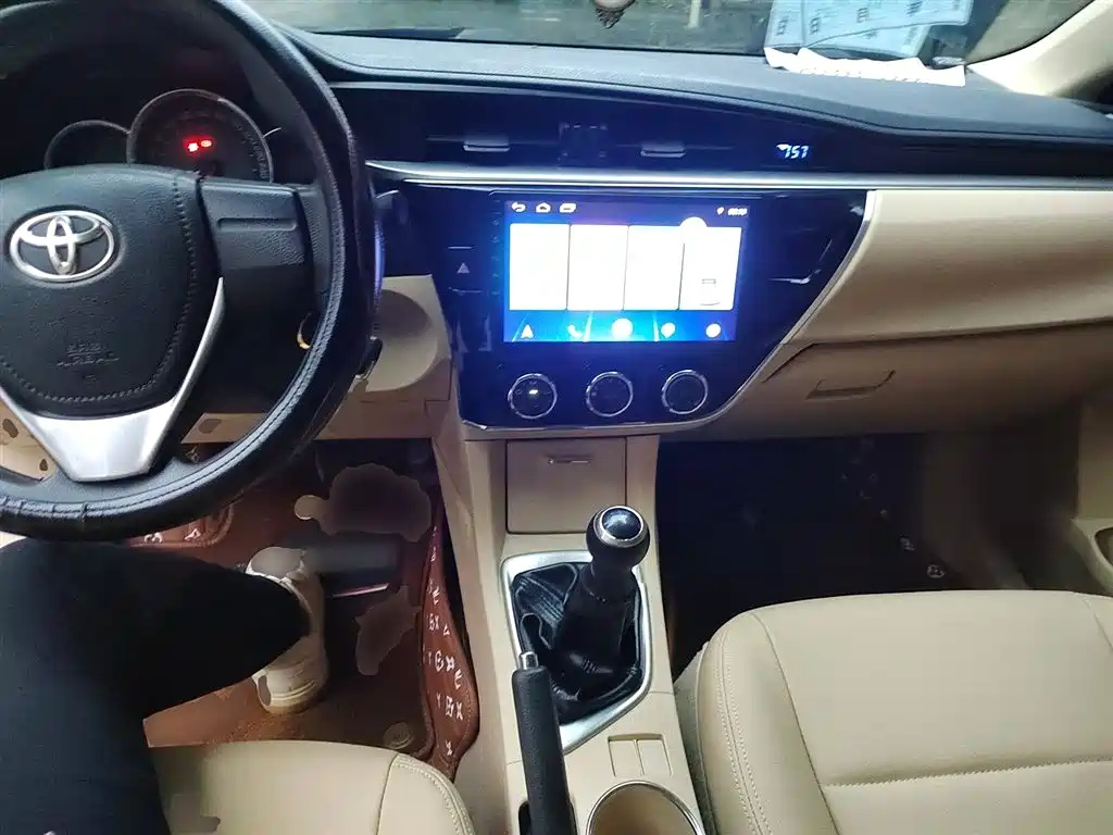 TOYOTA COROLLA 2015