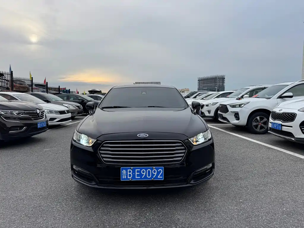 FORD TAURUS 2015