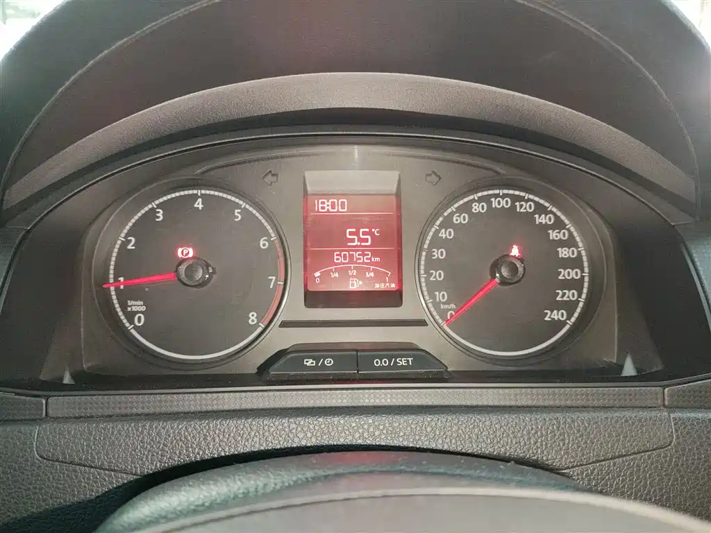 VOLKSWAGEN SANTANA 2019