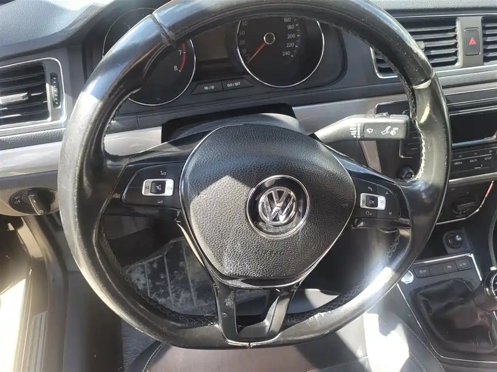 VOLKSWAGEN LAVIDA 2017