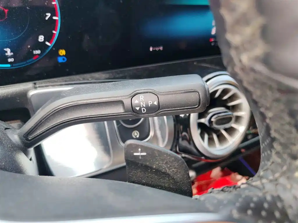 MERCEDES BENZ GLB 2023