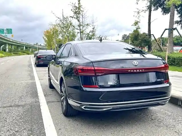 VOLKSWAGEN PASSAT 2025