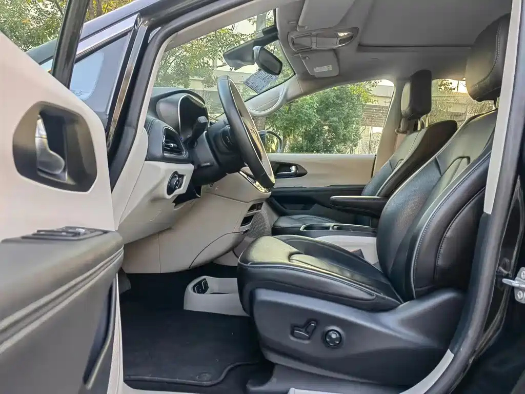 CHRYSLER BIG 捷龙PHEV IMPO 2025