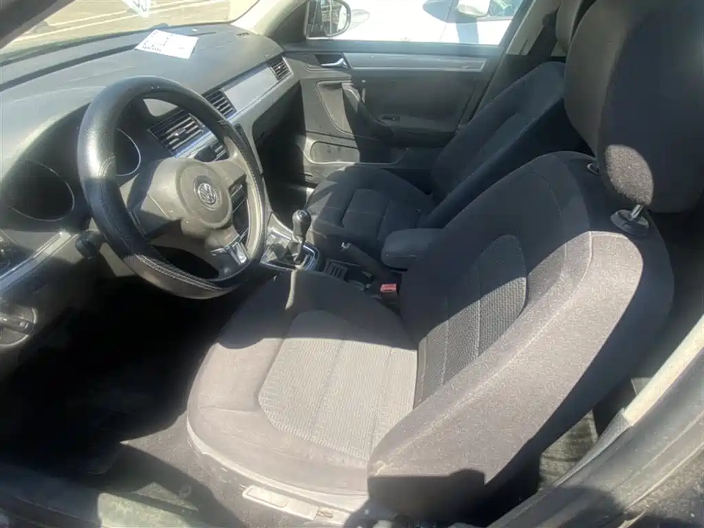 VOLKSWAGEN BORA 2013